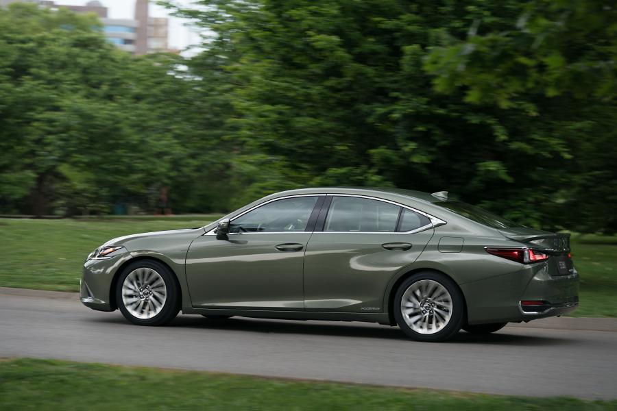  Lexus ES300h 2018 года  (NA) (фото 30 из 41)